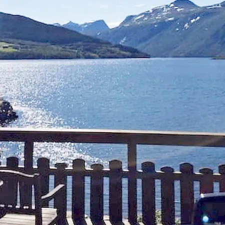 15 Person In Eidsvag-by Traum * Eidsvåg