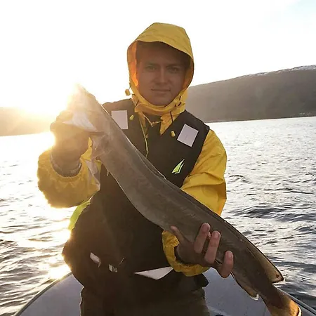 15 Person In Eidsvag-by Traum * Eidsvåg